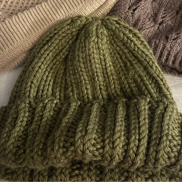 Womens Textured Knit Patterned Beanies Hats - Picture 4 of 8